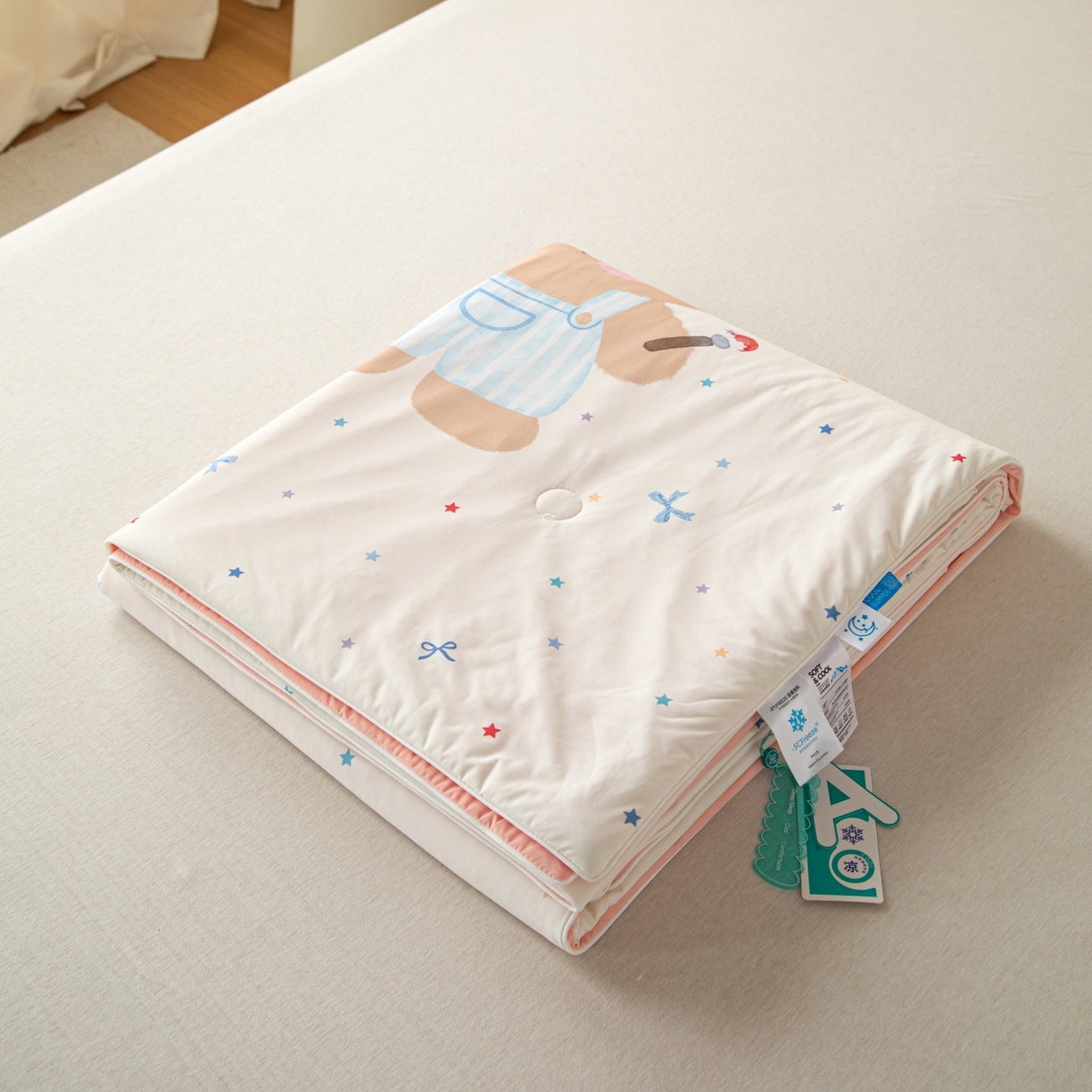 91家纺网 家纺一手货源 找家纺 亿莱鑫 2026春夏新款卡通印花仿锦氨夏被夏凉被空调被 彩绘小熊