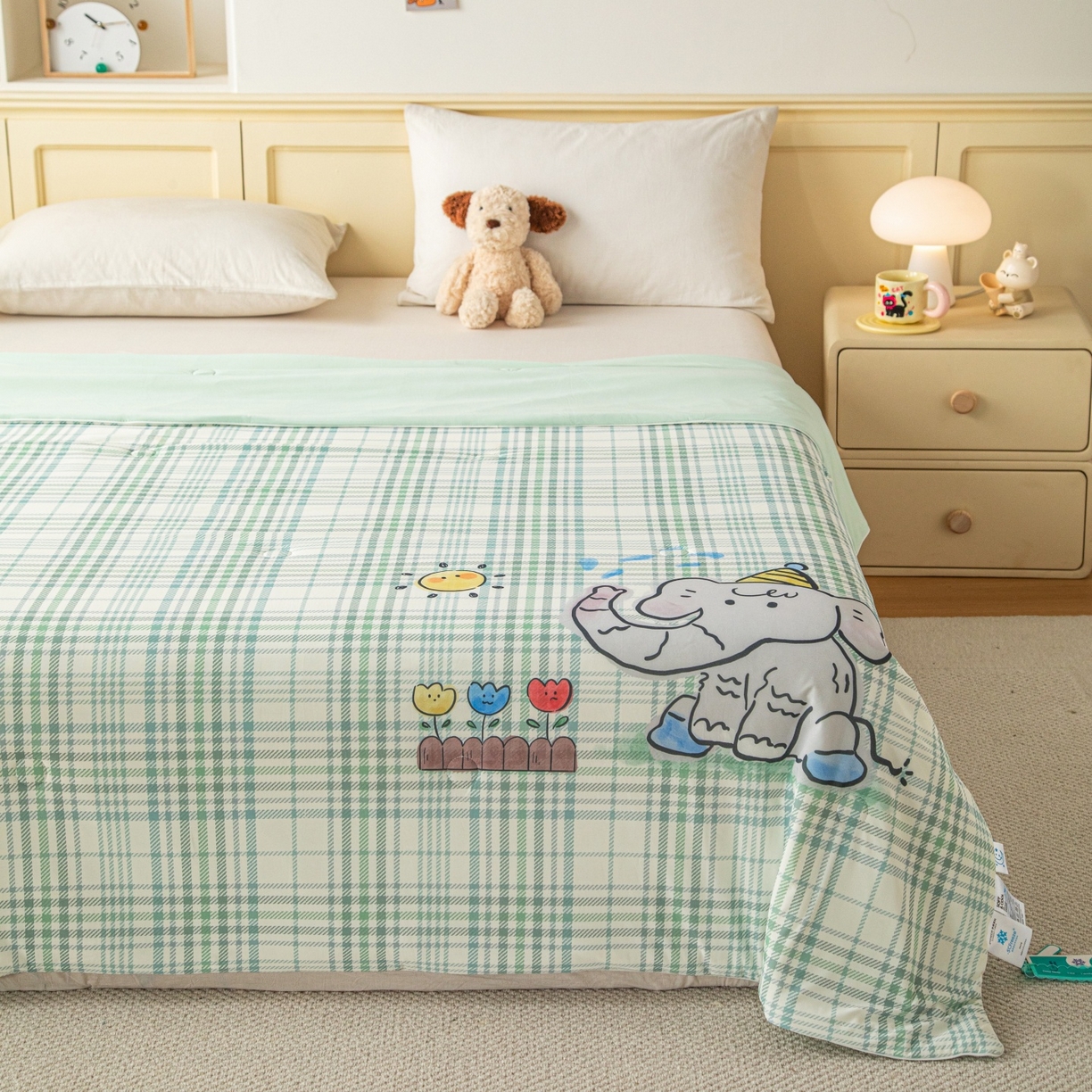 91家纺网 家纺一手货源 找家纺 亿莱鑫 2026春夏新款卡通印花仿锦氨夏被夏凉被空调被 格纹小象