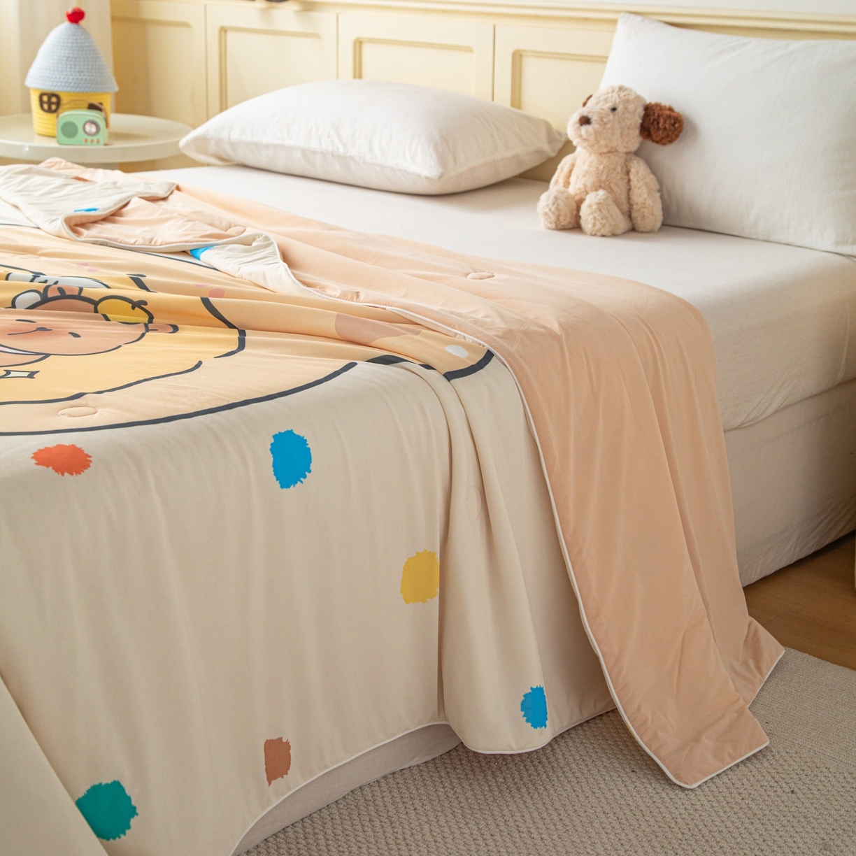 91家纺网 家纺一手货源 找家纺 亿莱鑫 2026春夏新款卡通印花仿锦氨夏被夏凉被空调被 熊仔面包店