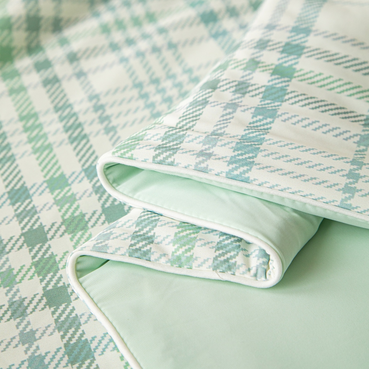 91家纺网 家纺一手货源 找家纺 亿莱鑫 2026春夏新款卡通印花仿锦氨夏被夏凉被空调被 格纹小象