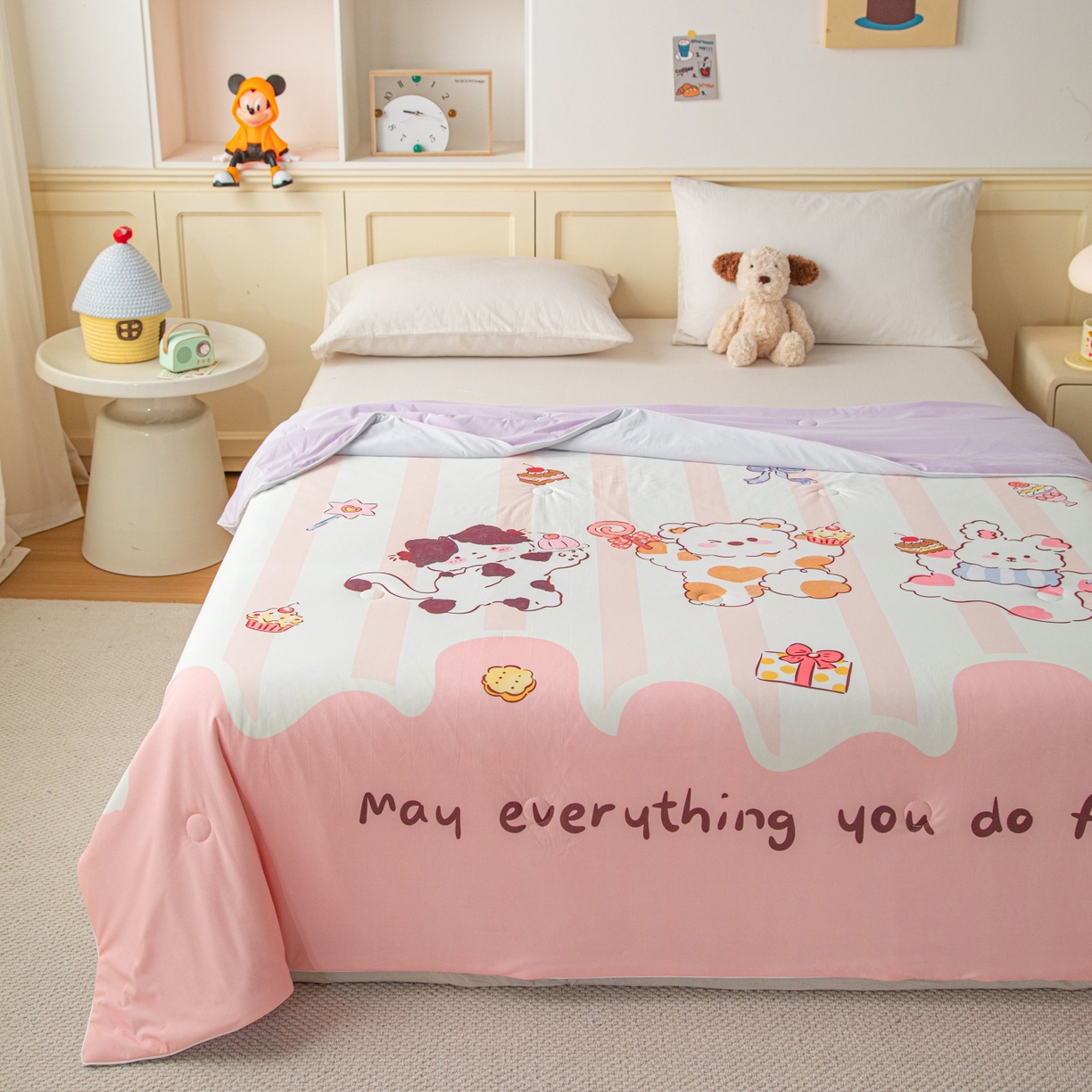 91家纺网 家纺一手货源 找家纺 亿莱鑫 2026春夏新款卡通印花仿锦氨夏被夏凉被空调被 甜品聚会