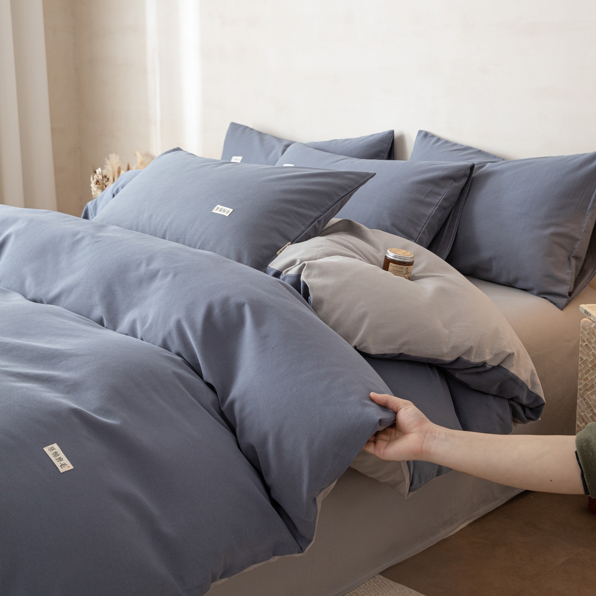 91家纺网 家纺一手货源 找家纺 眠博士 2026新款A类纯色全棉磨毛四件套-陶瓷 套件-陶瓷深蓝+浅灰
