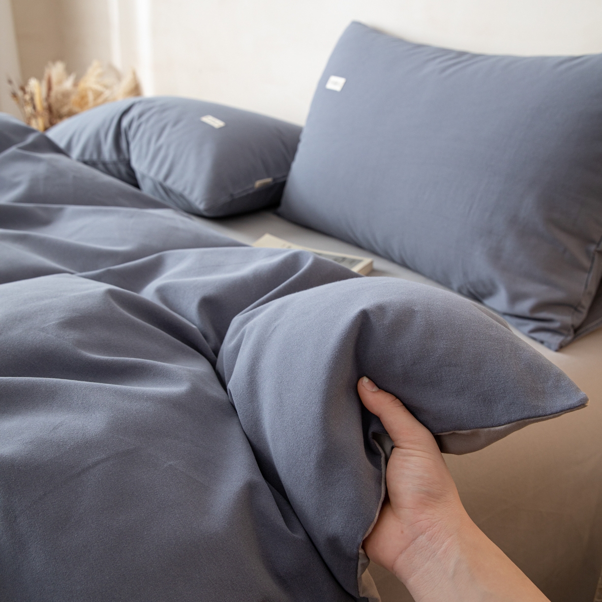 91家纺网 家纺一手货源 找家纺 眠博士 2026新款A类纯色全棉磨毛四件套-陶瓷 套件-陶瓷深蓝+浅灰