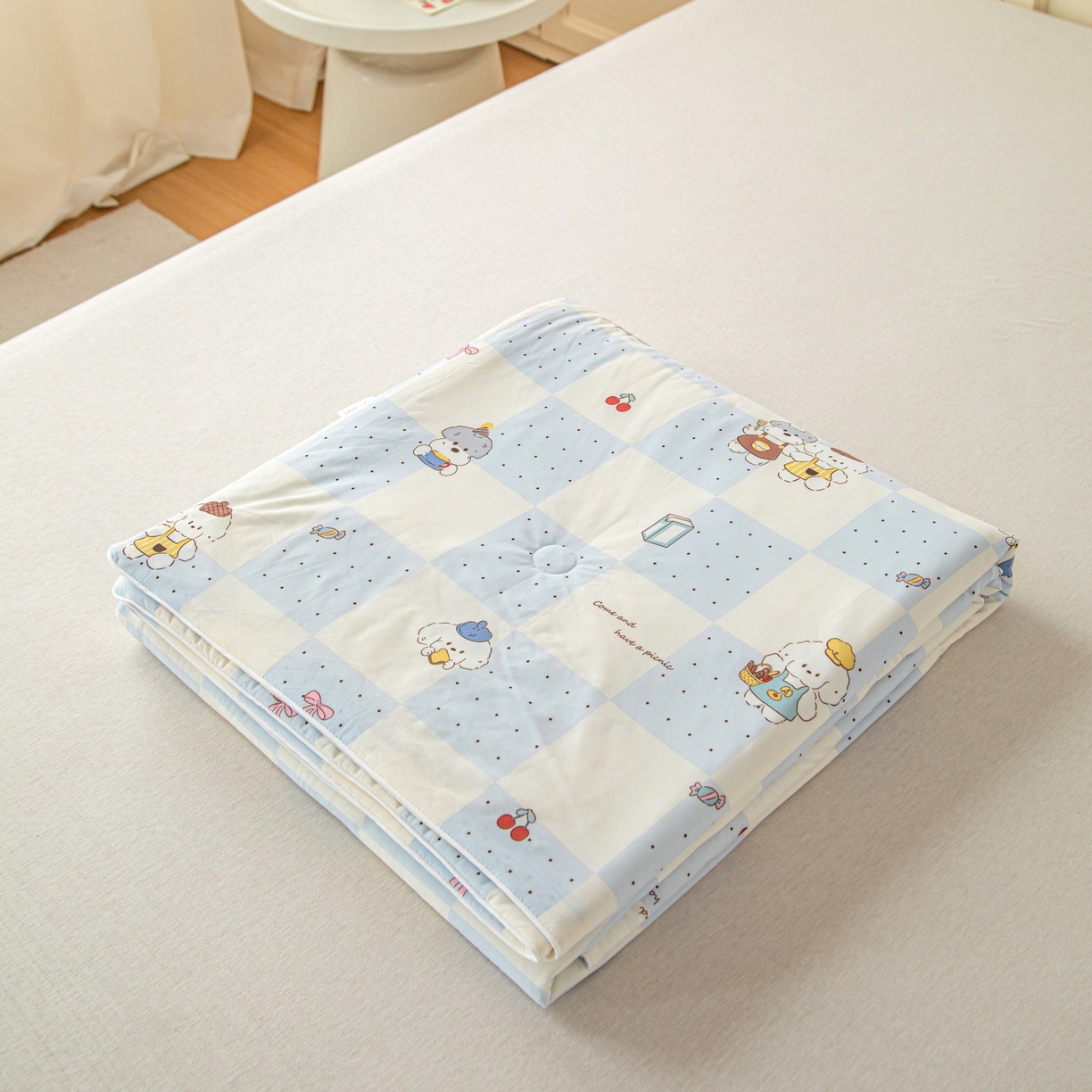 91家纺网 家纺一手货源 找家纺 亿莱鑫 2026春夏新款数码印花仿锦氨夏被夏凉被空调被 萌友轻语