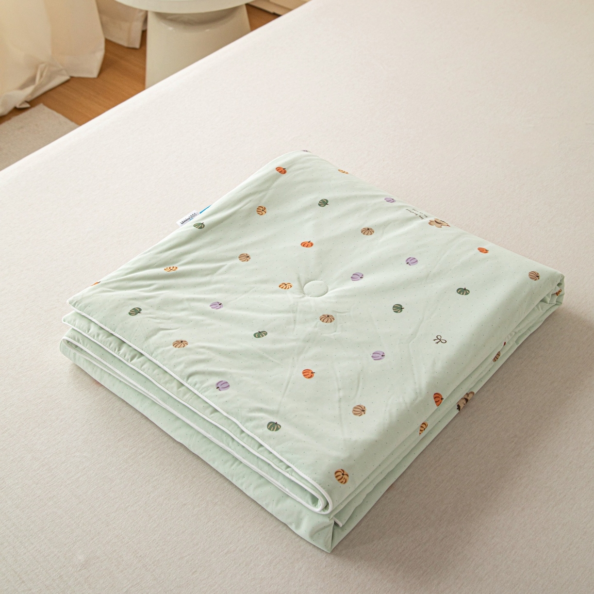 91家纺网 家纺一手货源 找家纺 亿莱鑫 2026春夏新款数码印花仿锦氨夏被夏凉被空调被 可爱南瓜