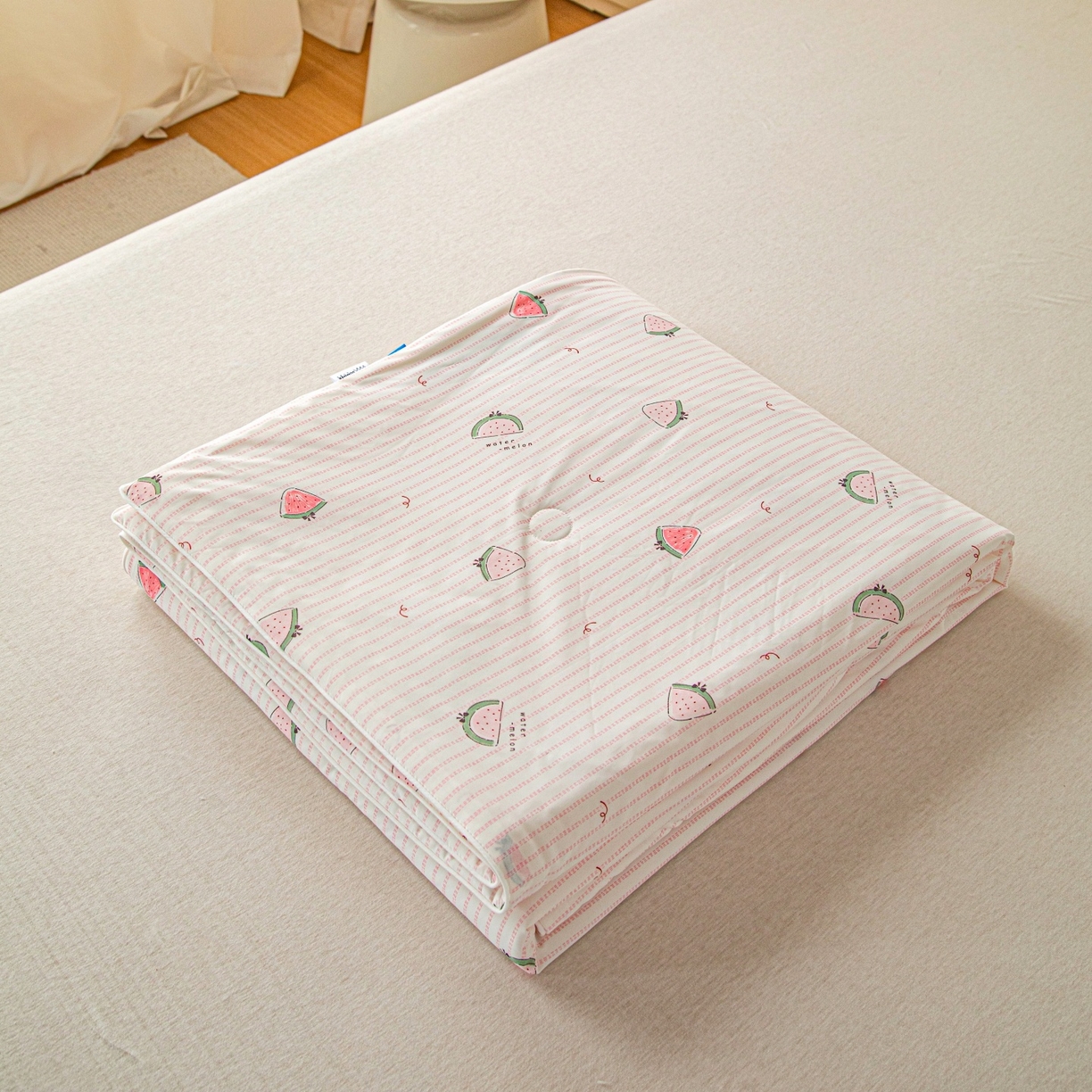 91家纺网 家纺一手货源 找家纺 亿莱鑫 2026春夏新款数码印花仿锦氨夏被夏凉被空调被 缤纷夏日