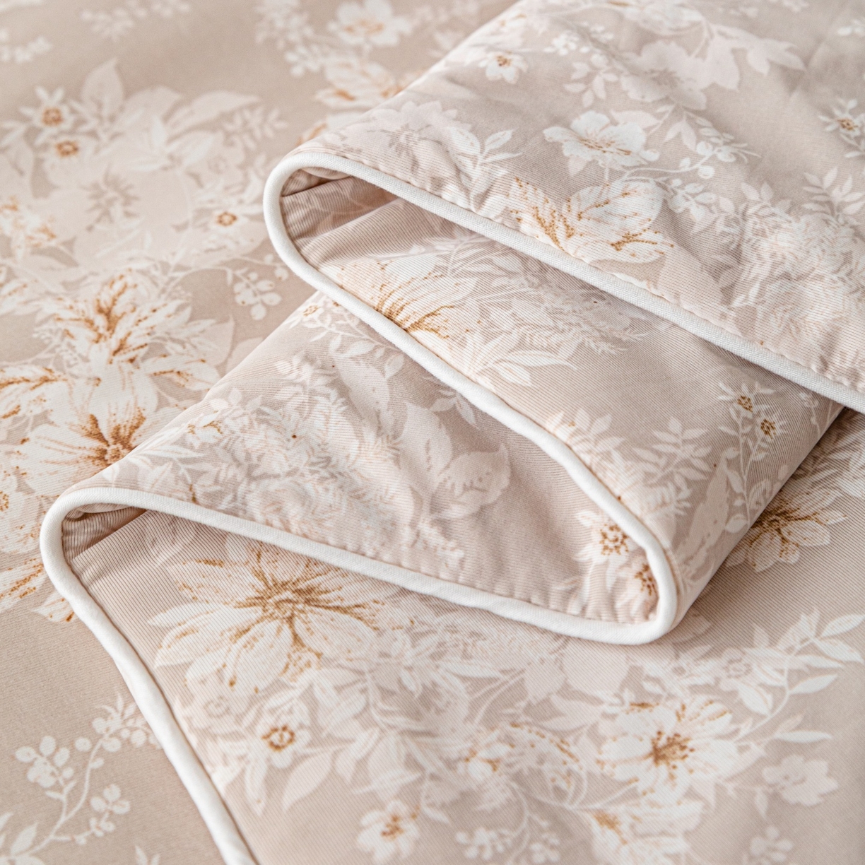 91家纺网 家纺一手货源 找家纺 亿莱鑫 2026春夏新款数码印花仿锦氨夏被夏凉被空调被 星落繁花