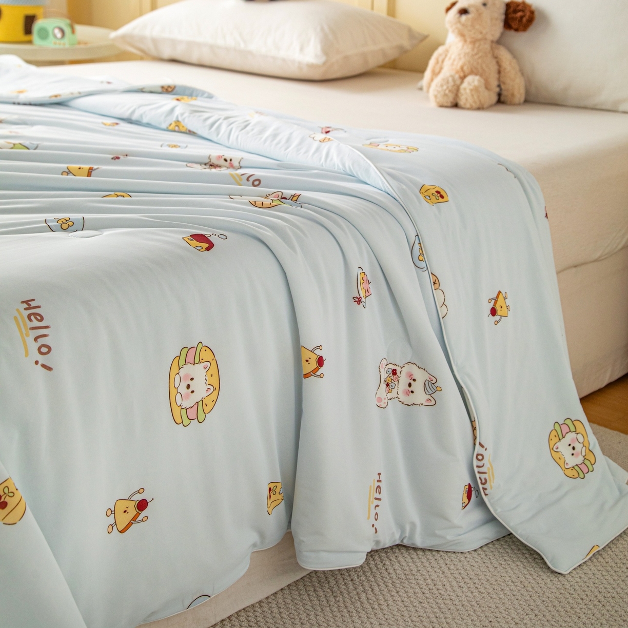 91家纺网 家纺一手货源 找家纺 亿莱鑫 2026春夏新款数码印花仿锦氨夏被夏凉被空调被 萌兔茶点