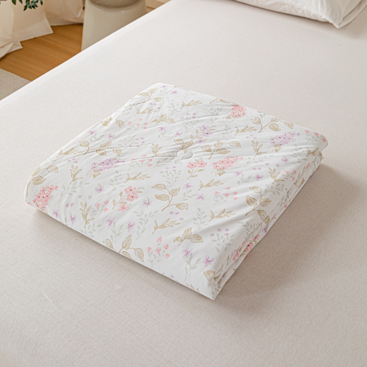 91家纺网 家纺一手货源 找家纺 亿莱鑫 2026春夏新款数码印花仿锦氨夏被夏凉被空调被 春棠初绽