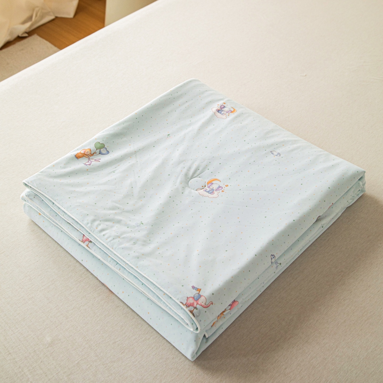 91家纺网 家纺一手货源 找家纺 亿莱鑫 2026春夏新款数码印花仿锦氨夏被夏凉被空调被 小飞象