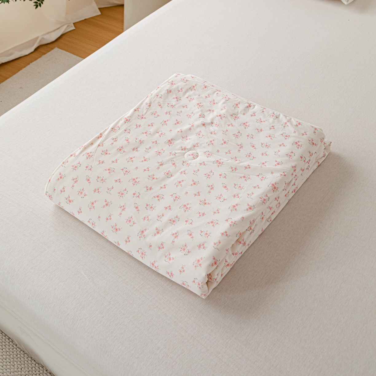 91家纺网 家纺一手货源 找家纺 亿莱鑫 2026春夏新款数码印花仿锦氨夏被夏凉被空调被 浅茉花语