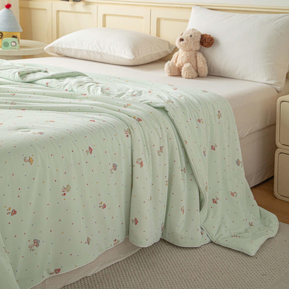 91家纺网 家纺一手货源 找家纺 亿莱鑫 2026春夏新款数码印花仿锦氨夏被夏凉被空调被 蘑菇庄园