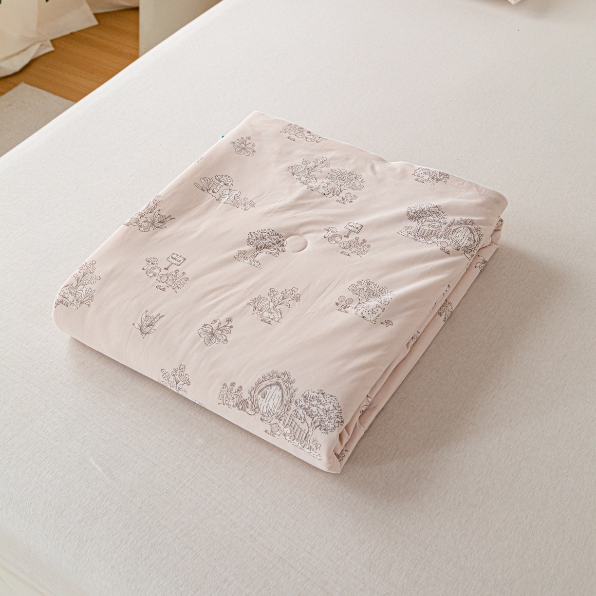 91家纺网 家纺一手货源 找家纺 亿莱鑫 2026春夏新款数码印花仿锦氨夏被夏凉被空调被 动物家园