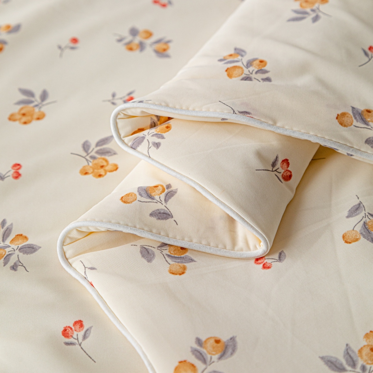 91家纺网 家纺一手货源 找家纺 亿莱鑫 2026春夏新款数码印花仿锦氨夏被夏凉被空调被 花叙果香