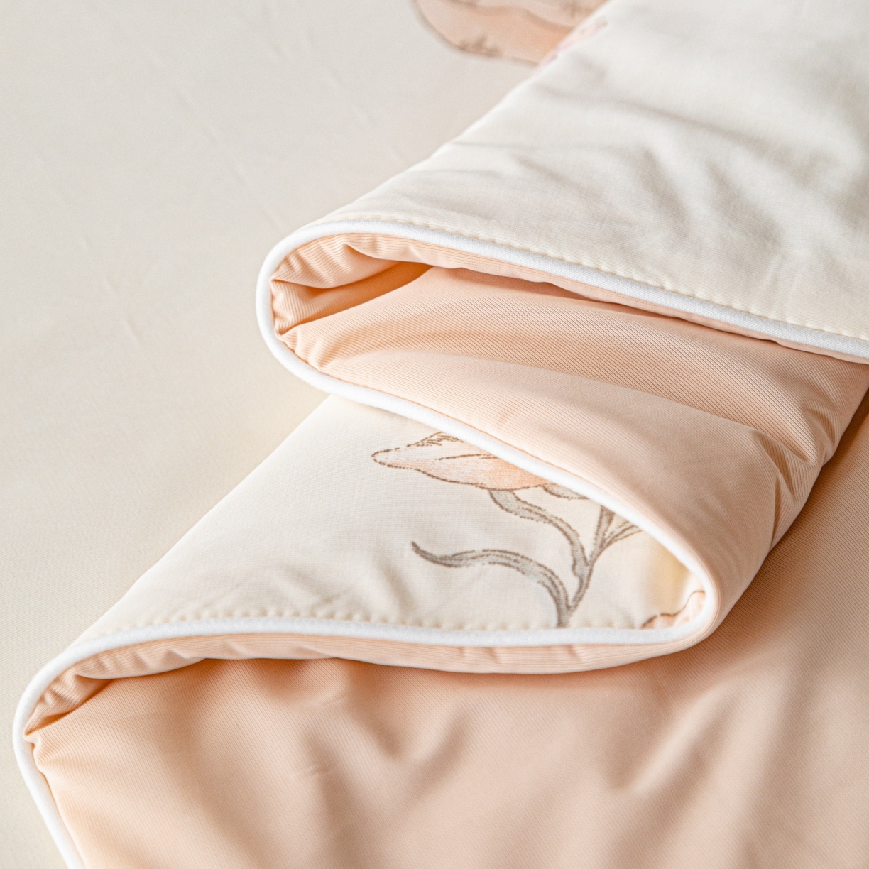 91家纺网 家纺一手货源 找家纺 亿莱鑫 2026春夏新款数码印花仿锦氨夏被夏凉被空调被 浅夏蔷薇