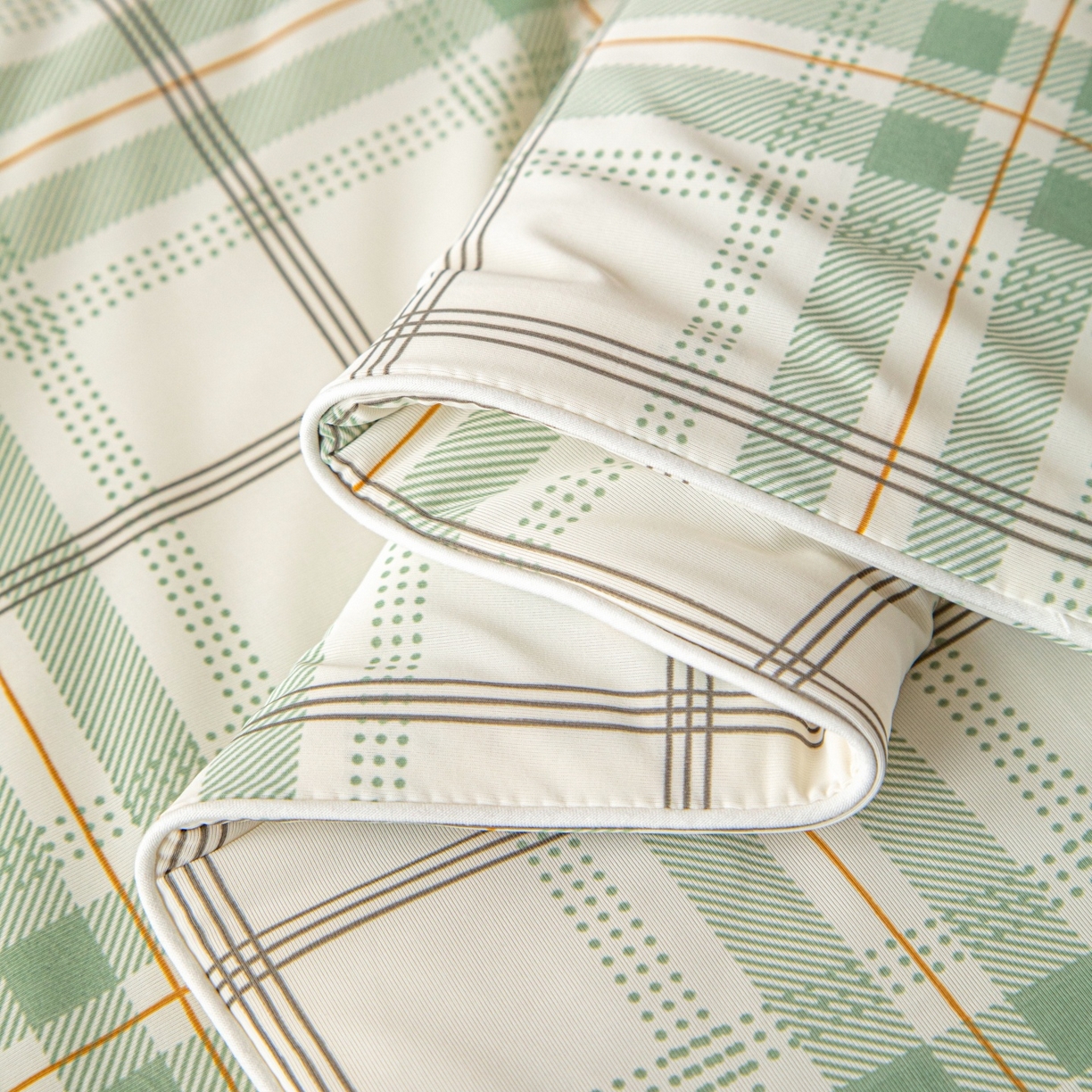 91家纺网 家纺一手货源 找家纺 亿莱鑫 2026春夏新款数码印花仿锦氨夏被夏凉被空调被 格纹小熊-绿