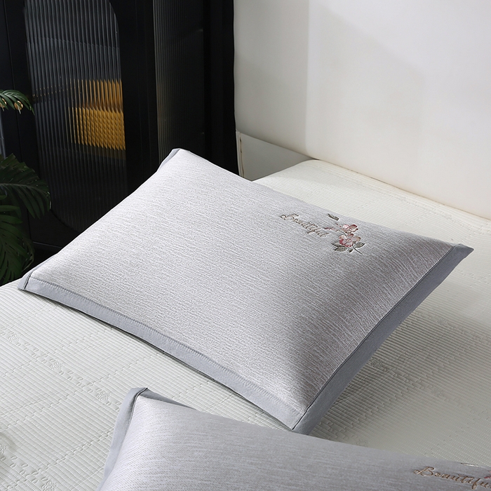 91家纺网 家纺一手货源 找家纺 小牛席业 2026新款夏日花语冰丝夏凉枕套 香槟