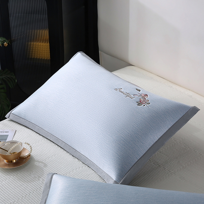 91家纺网 家纺一手货源 找家纺 小牛席业 2026新款夏日花语冰丝夏凉枕套 蓝色