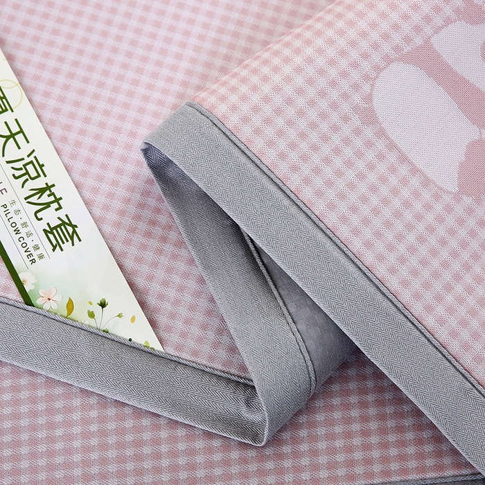 91家纺网 家纺一手货源 找家纺 小牛席业 2026新款熊猫格纹提花冰丝夏凉枕套 粉色