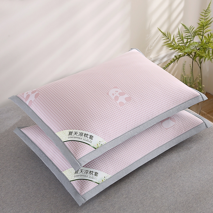 91家纺网 家纺一手货源 找家纺 小牛席业 2026新款熊猫格纹提花冰丝夏凉枕套 粉色