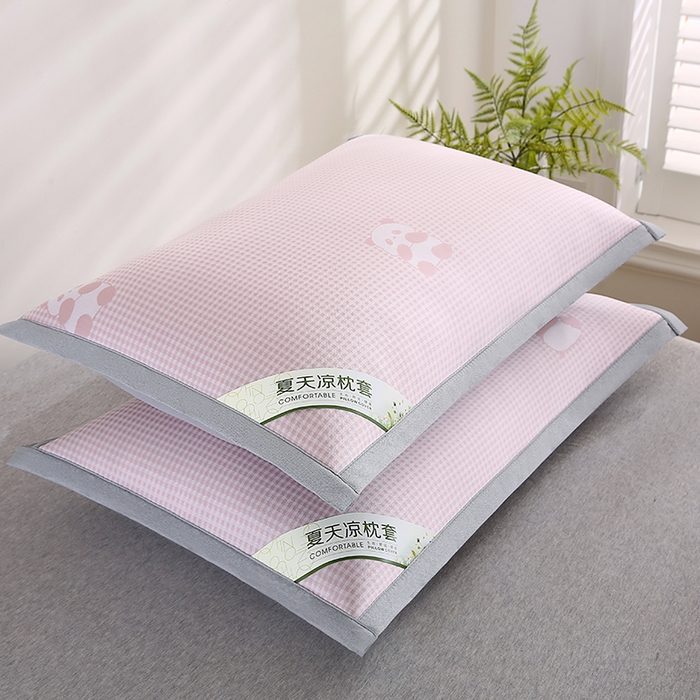 91家纺网 家纺一手货源 找家纺 小牛席业 2026新款熊猫格纹提花冰丝夏凉枕套 粉色