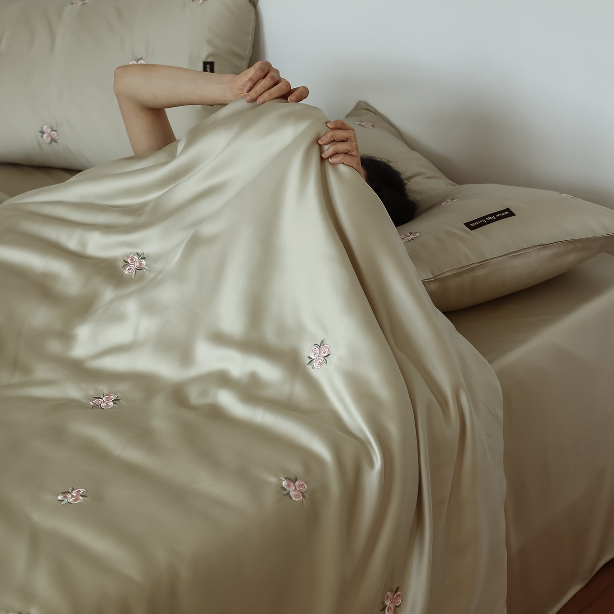 91家纺网 家纺一手货源 找家纺 初拾 2026新款60支进口奥地利兰精天丝四件套-玫瑰少女 玫瑰少女-茉香奶绿