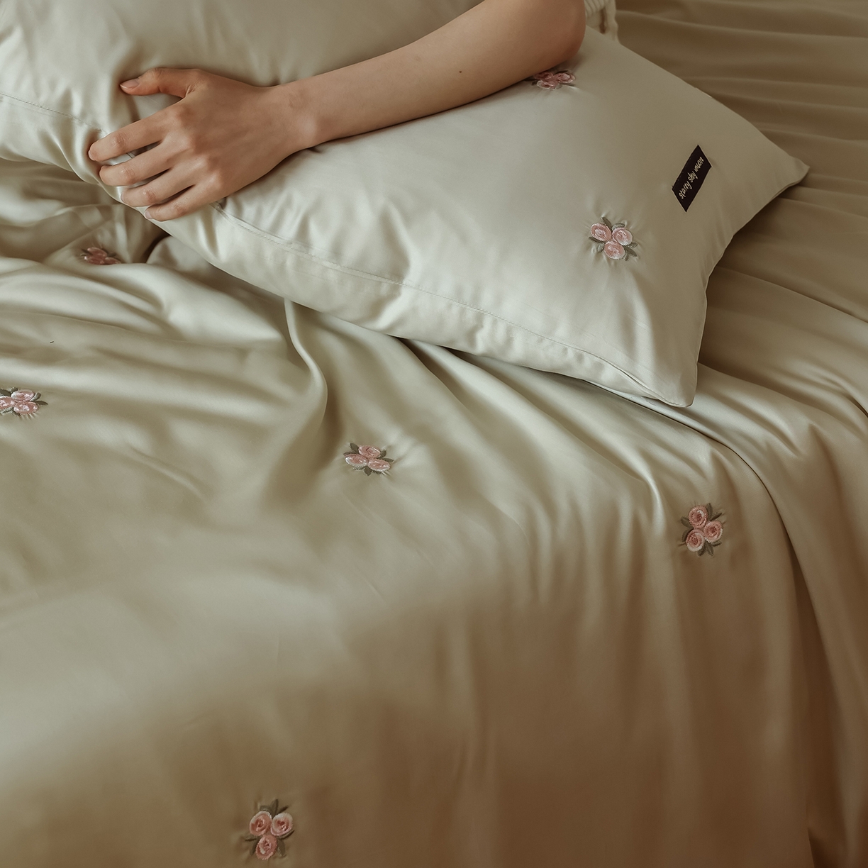 91家纺网 家纺一手货源 找家纺 初拾 2026新款60支进口奥地利兰精天丝四件套-玫瑰少女 玫瑰少女-茉香奶绿