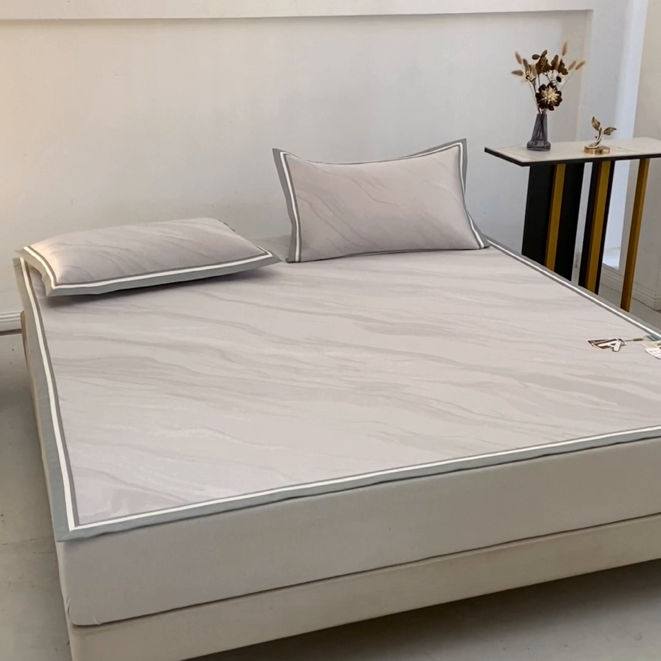 91家纺网 家纺一手货源 找家纺 小牛席业 2026新款冰纹凉感冰丝席席子凉席 浅紫