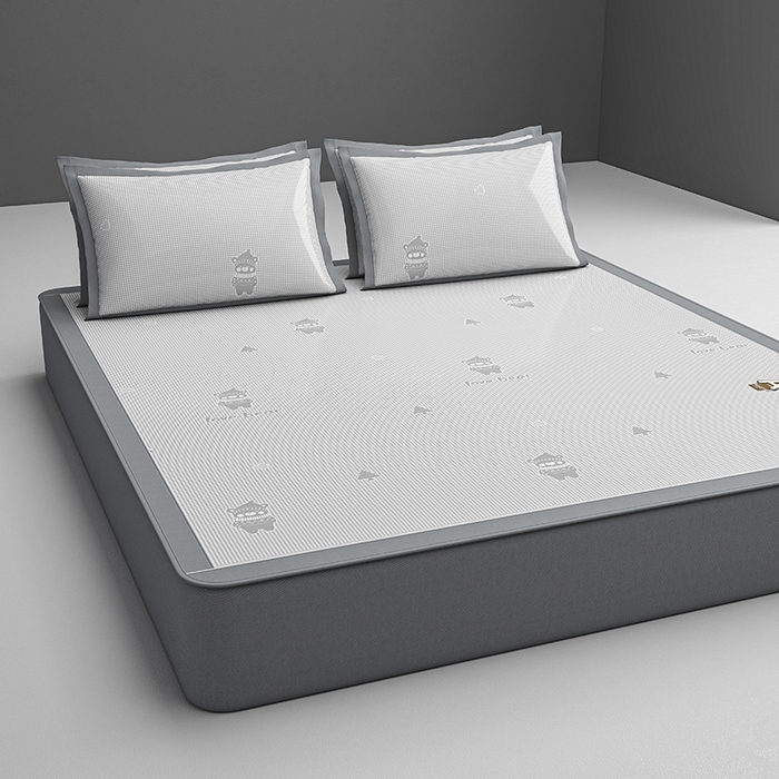 91家纺网 家纺一手货源 找家纺 小牛席业 2026新款【建模风格】双PE高凉感-韩版小熊提花冰丝席席子凉席-床笠款 灰色