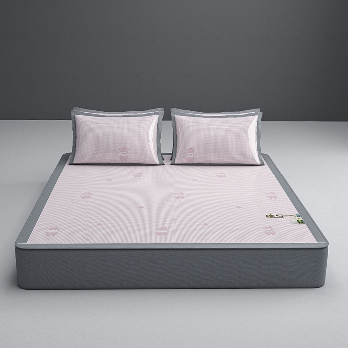 91家纺网 家纺一手货源 找家纺 小牛席业 2026新款【建模风格】双PE高凉感-韩版小熊提花冰丝席席子凉席-床笠款 粉色