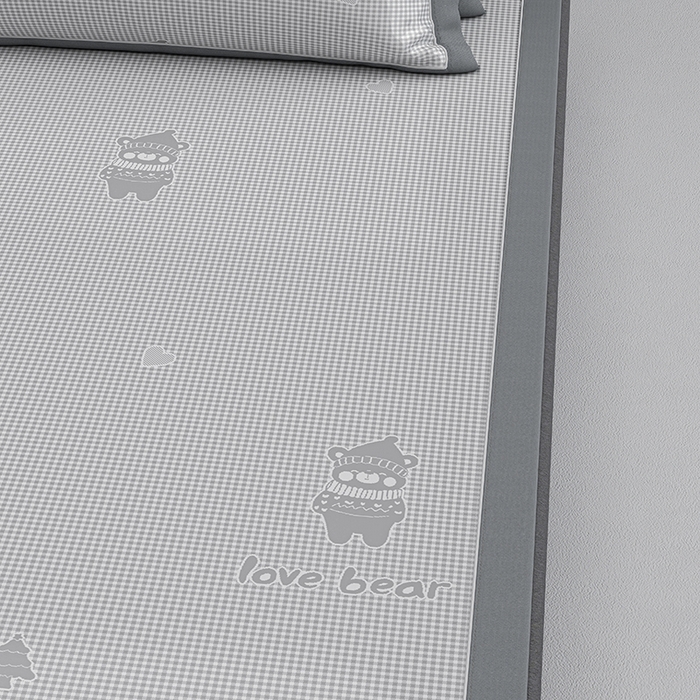 91家纺网 家纺一手货源 找家纺 小牛席业 2026新款【建模风格】双PE高凉感-韩版小熊提花冰丝席席子凉席 灰色