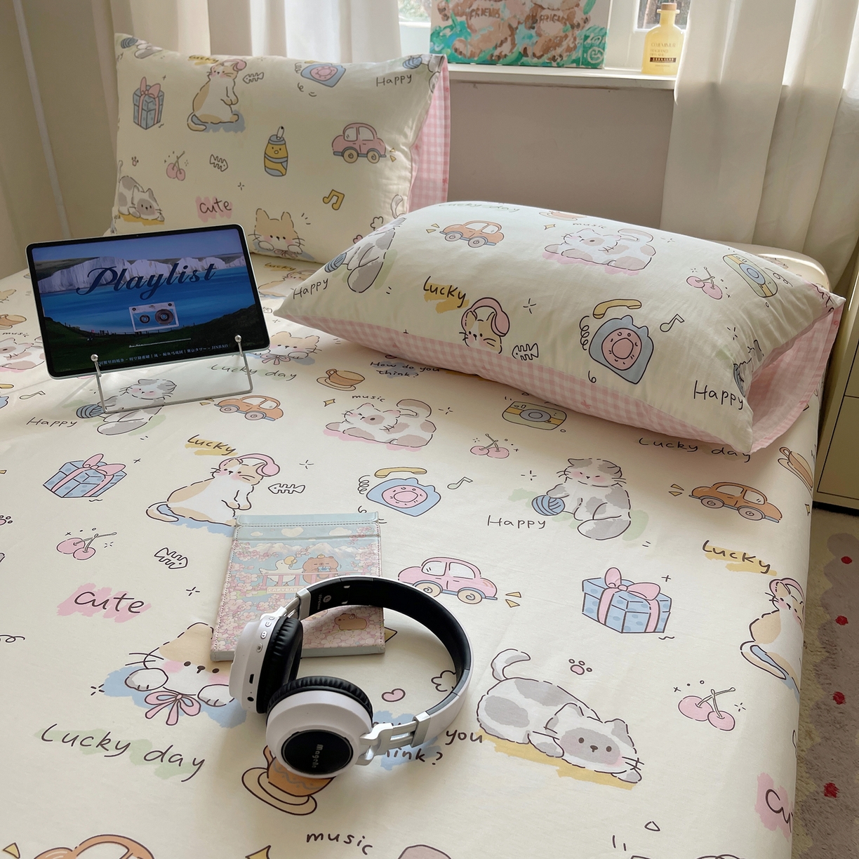 91家纺网 家纺一手货源 找家纺 六巷胡同 2026新款40支全棉13070INS卡通全棉单品枕套 猫咪聚会趴