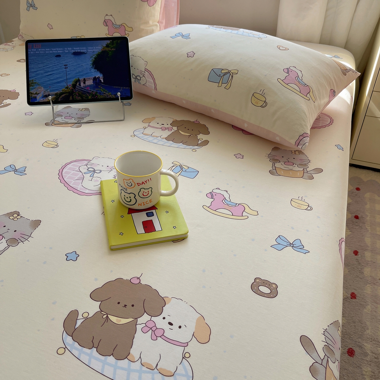 91家纺网 家纺一手货源 找家纺 六巷胡同 2026新款40支全棉13070INS卡通全棉单品枕套 狗狗轰趴记