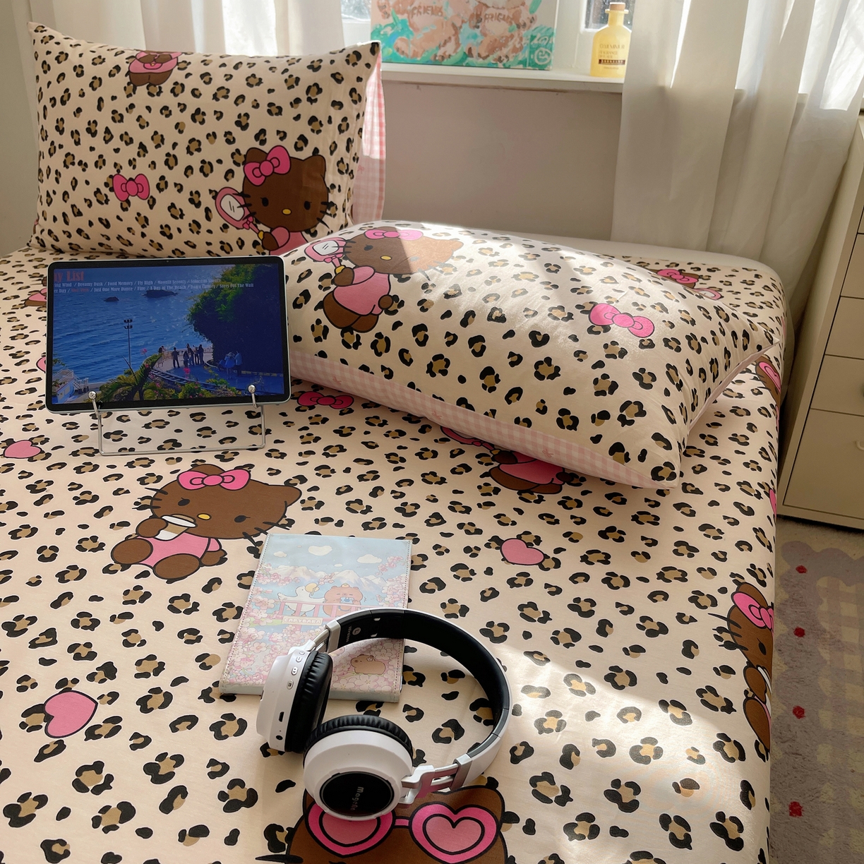 91家纺网 家纺一手货源 找家纺 六巷胡同 2026新款40支全棉13070INS卡通全棉单品枕套 豹纹黑皮猫