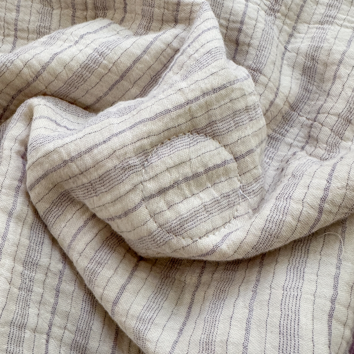 91家纺网 家纺一手货源 找家纺 雯雨家纺 2026新款A类里外全棉皱皱纱新疆棉花夏被空调被 米洛-浅紫