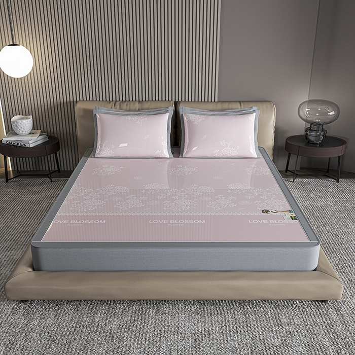 91家纺网 家纺一手货源 找家纺 小牛席业 2026新款【建模风格】PE清新叶语冰丝席席子凉席-床笠款 粉色