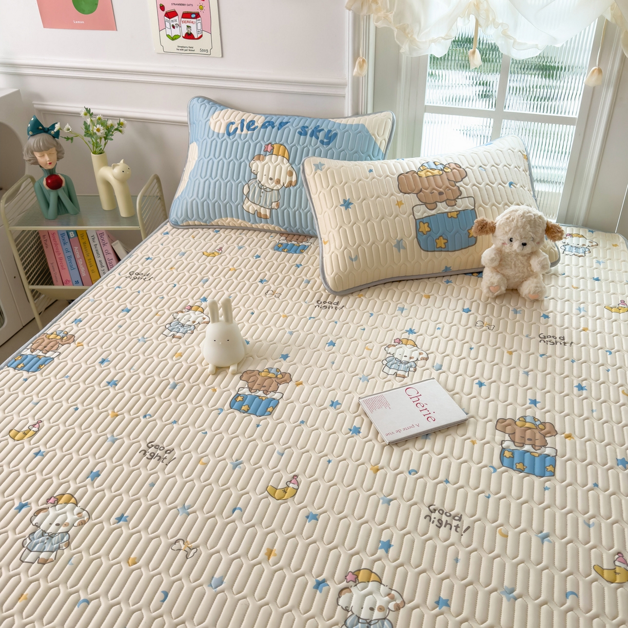 91家纺网 家纺一手货源 找家纺 摩妮卡 2026新款数码大版小清新乳胶凉席床席款三件套-场景一 蓝调小熊