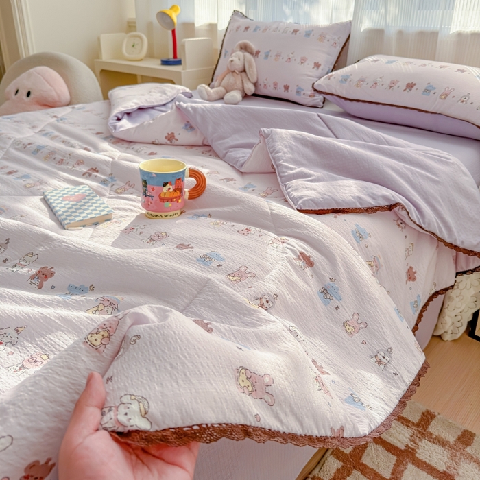 91家纺网 家纺一手货源 找家纺 贝扬思家纺 2026新款云感双层纱抗菌花边夏被-晴风系列 晴风-动物游园