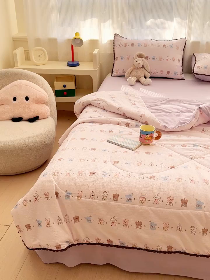 91家纺网 家纺一手货源 找家纺 贝扬思家纺 2026新款云感双层纱抗菌花边夏被-晴风系列 晴风-动物游园
