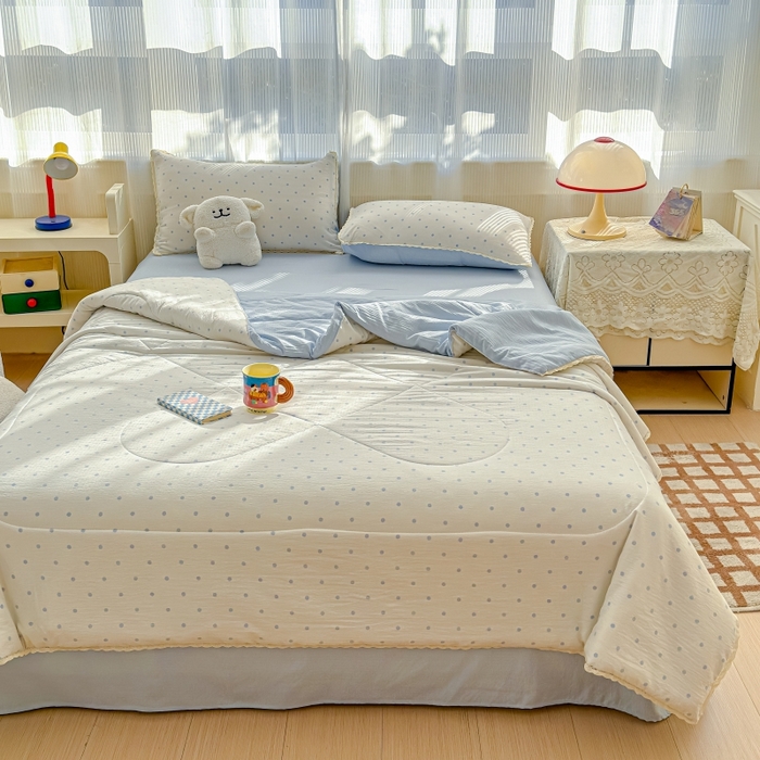 91家纺网 家纺一手货源 找家纺 贝扬思家纺 2026新款云感双层纱抗菌花边夏被-晴风系列 晴风-海盐汤圆