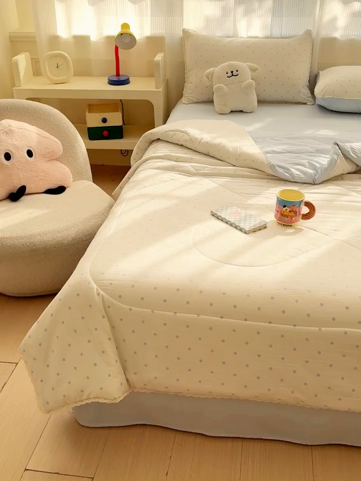 91家纺网 家纺一手货源 找家纺 贝扬思家纺 2026新款云感双层纱抗菌花边夏被-晴风系列 晴风-海盐汤圆