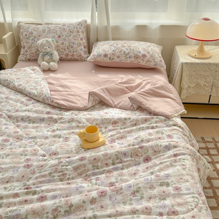 91家纺网 家纺一手货源 找家纺 贝扬思家纺 2026新款云感双层纱抗菌花边夏被-晴风系列 晴风-花漾集