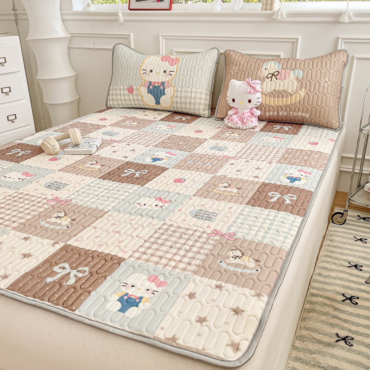 91家纺网 家纺一手货源 找家纺 摩妮卡 2026新款数码大版小清新乳胶凉席床席款三件套-场景一 盲盒小屋