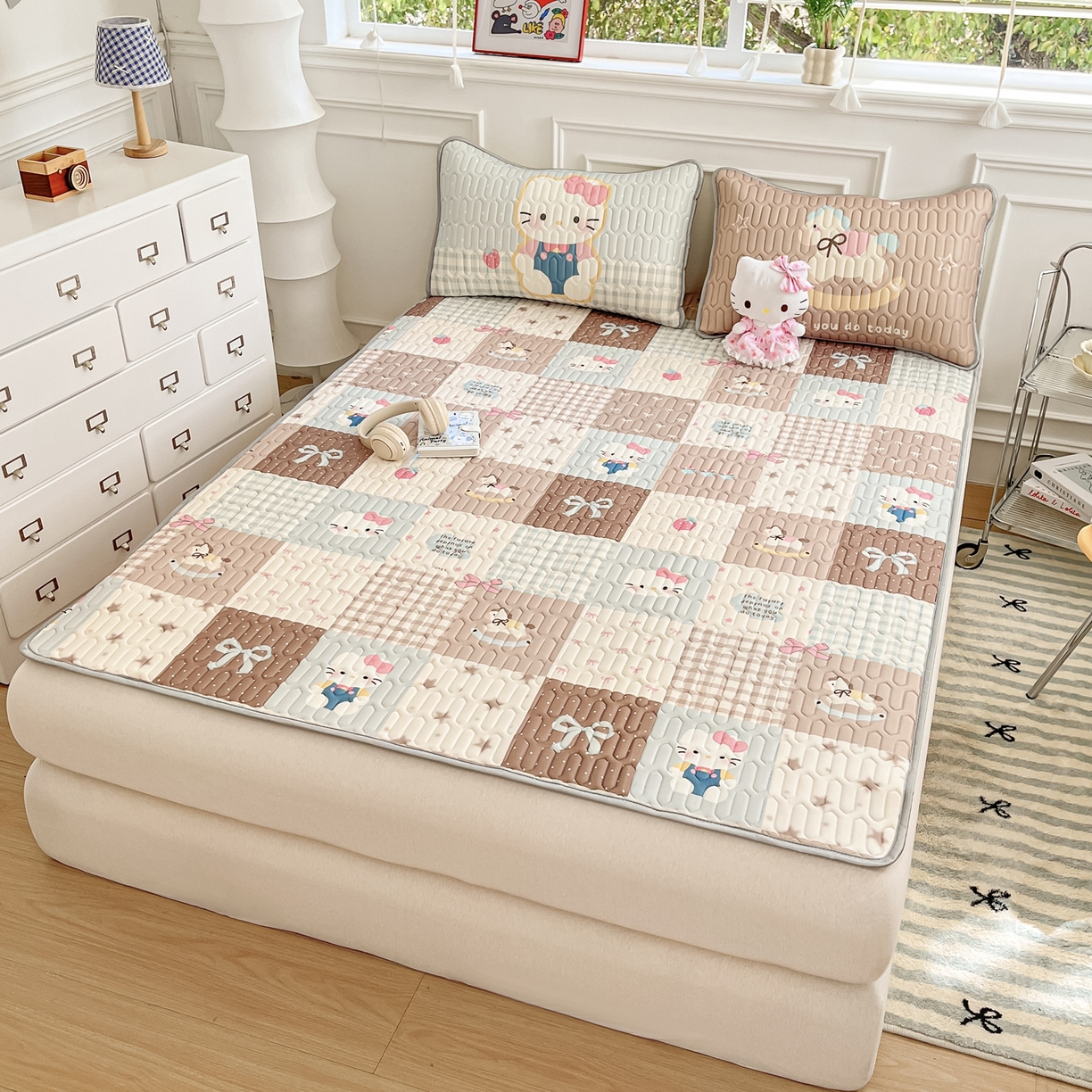 91家纺网 家纺一手货源 找家纺 摩妮卡 2026新款数码大版小清新乳胶凉席床席款三件套-场景一 盲盒小屋