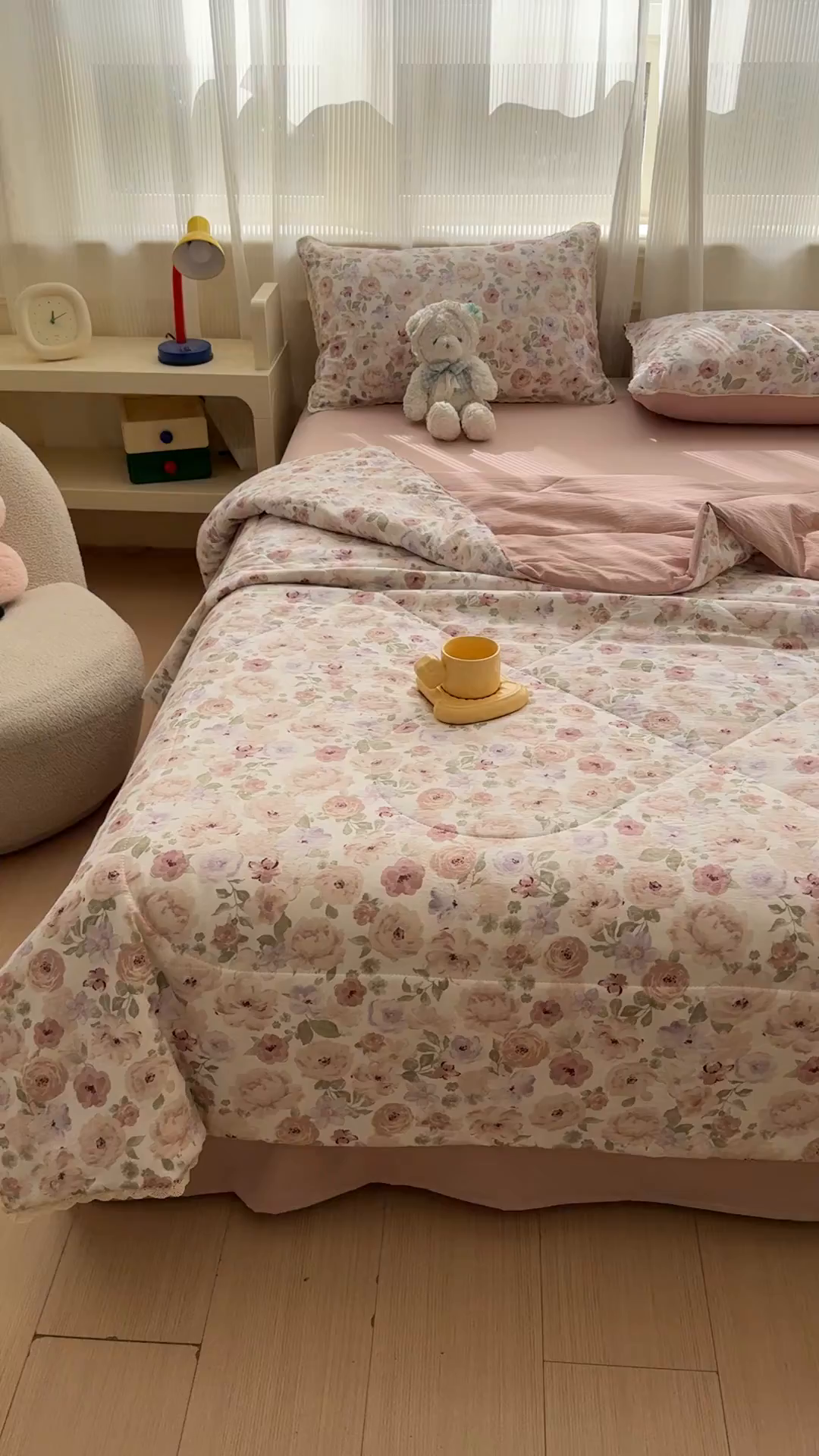 91家纺网 家纺一手货源 找家纺 贝扬思家纺 2026新款云感双层纱抗菌花边夏被-晴风系列 晴风-花漾集