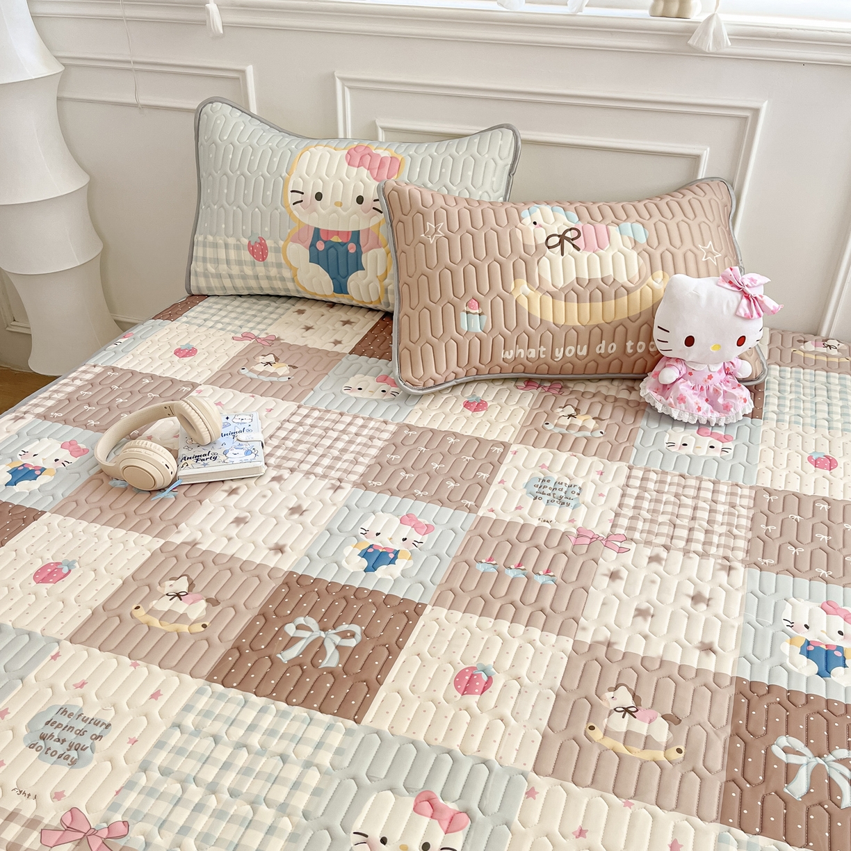 91家纺网 家纺一手货源 找家纺 摩妮卡 2026新款数码大版小清新乳胶凉席床席款三件套-场景一 盲盒小屋