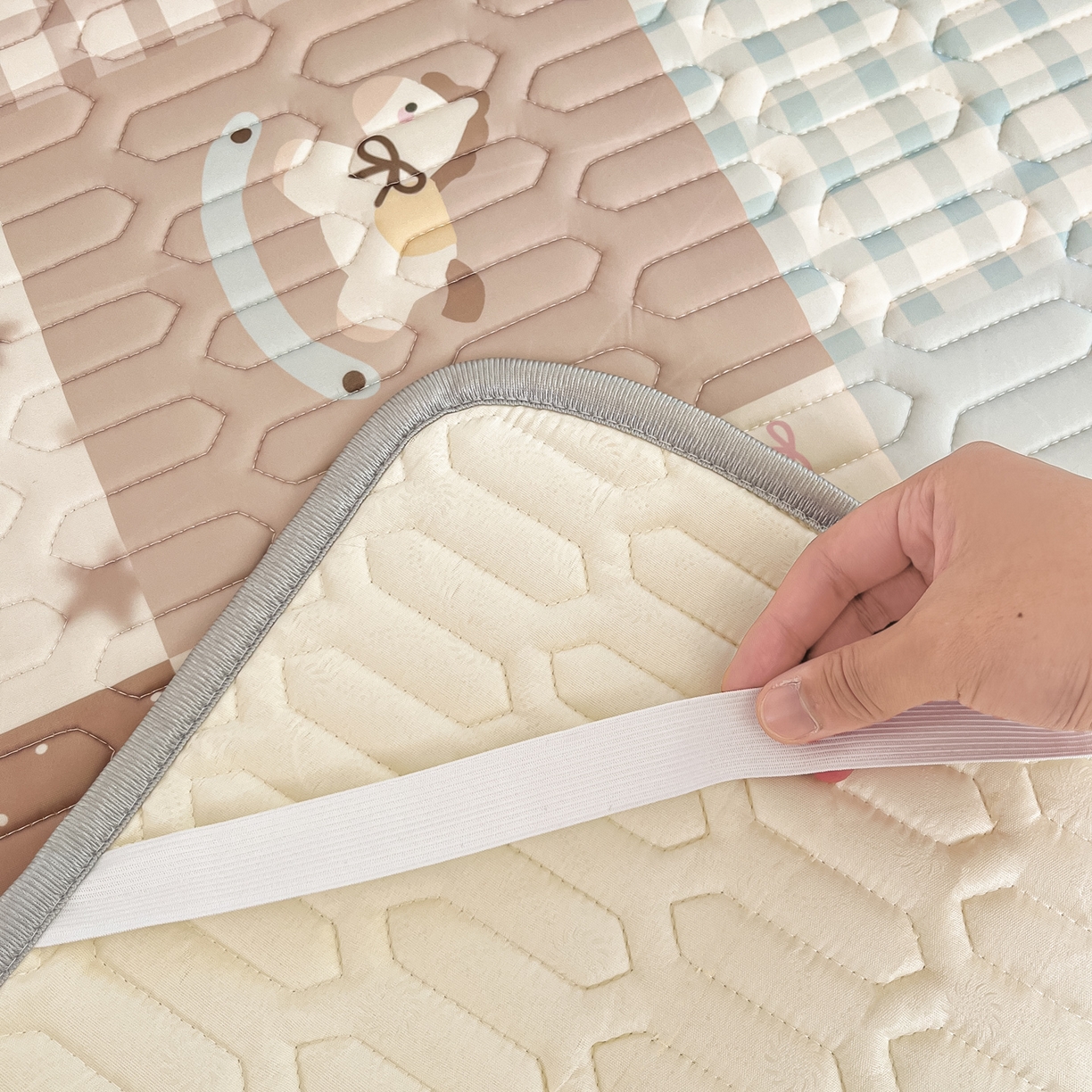 91家纺网 家纺一手货源 找家纺 摩妮卡 2026新款数码大版小清新乳胶凉席床席款三件套-场景一 盲盒小屋