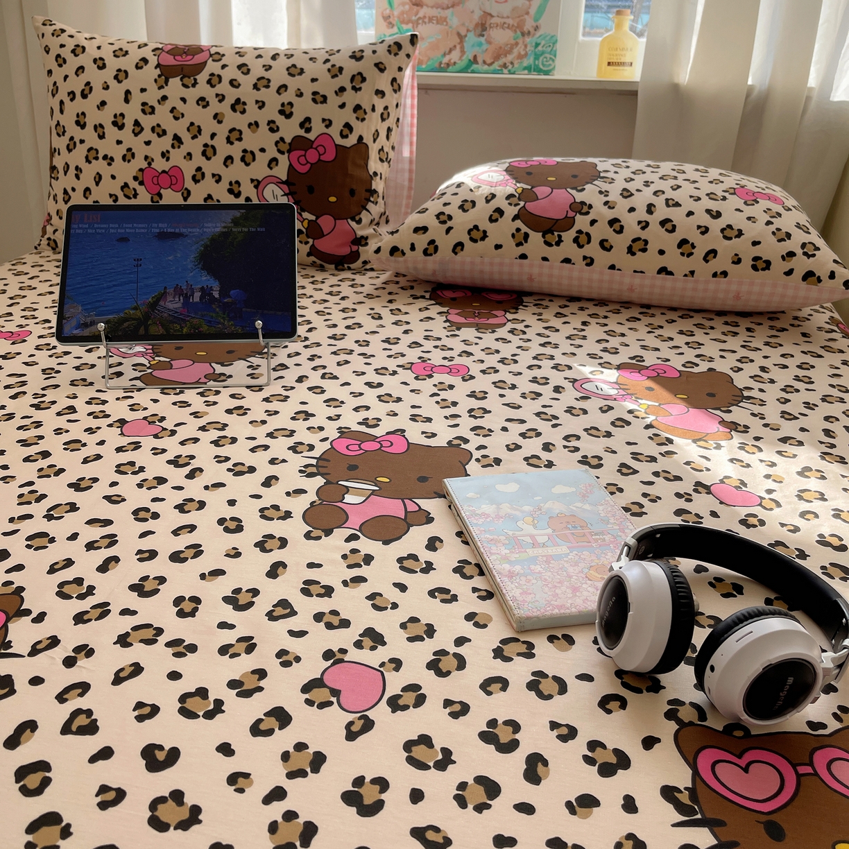 91家纺网 家纺一手货源 找家纺 六巷胡同 2026新款40支全棉13070INS卡通全棉单品床单 豹纹黑皮猫