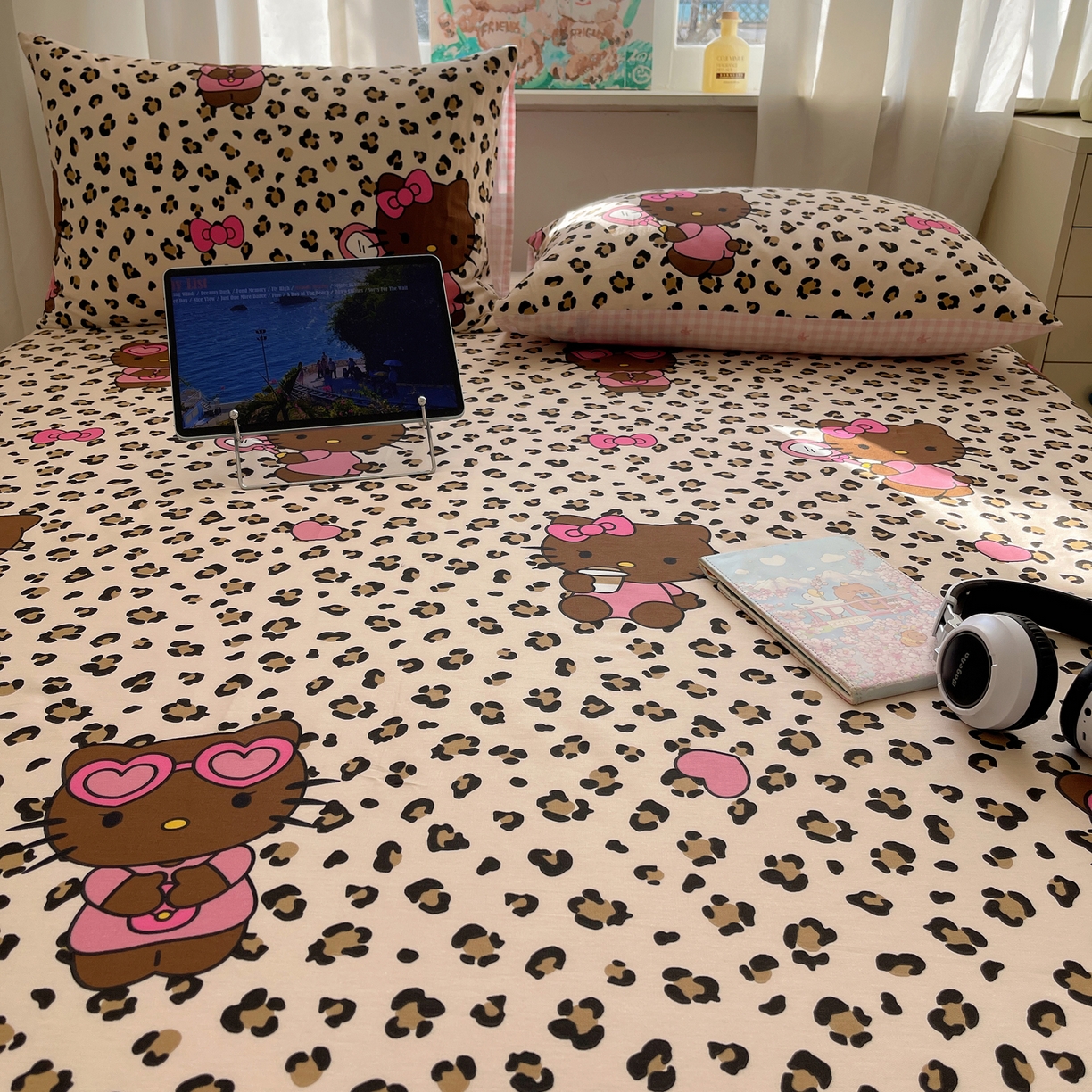 91家纺网 家纺一手货源 找家纺 六巷胡同 2026新款40支全棉13070INS卡通全棉单品床单 豹纹黑皮猫