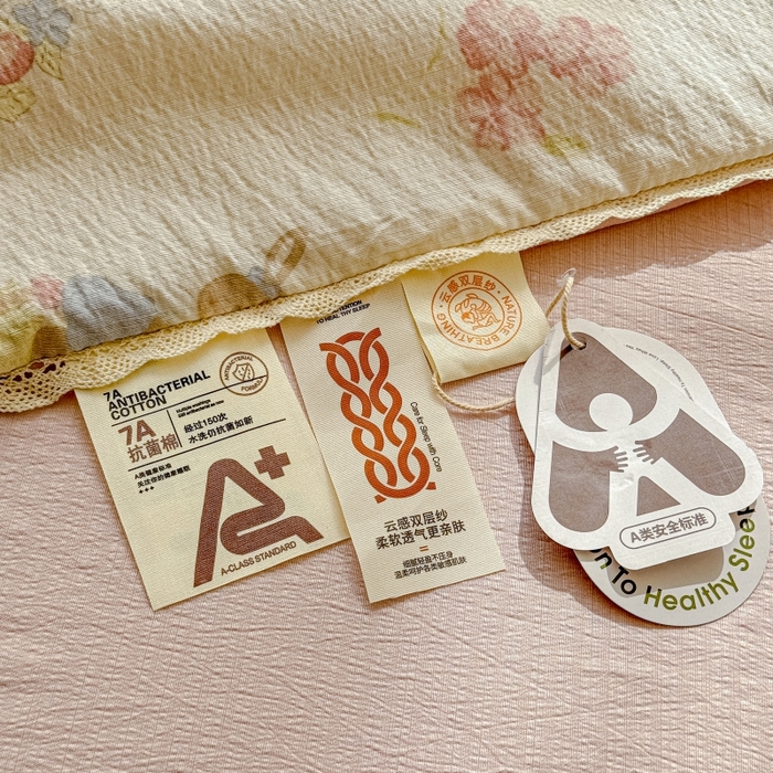 91家纺网 家纺一手货源 找家纺 贝扬思家纺 2026新款云感双层纱抗菌花边夏被-晴风系列 晴风-镜子里的兔